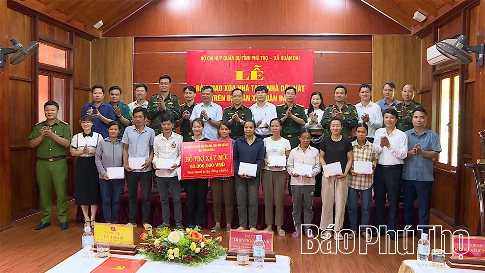 Bàn giao 10 nhà trong Chương trình xoá nhà tạm, nhà dột nát tại xã Xuân Đài