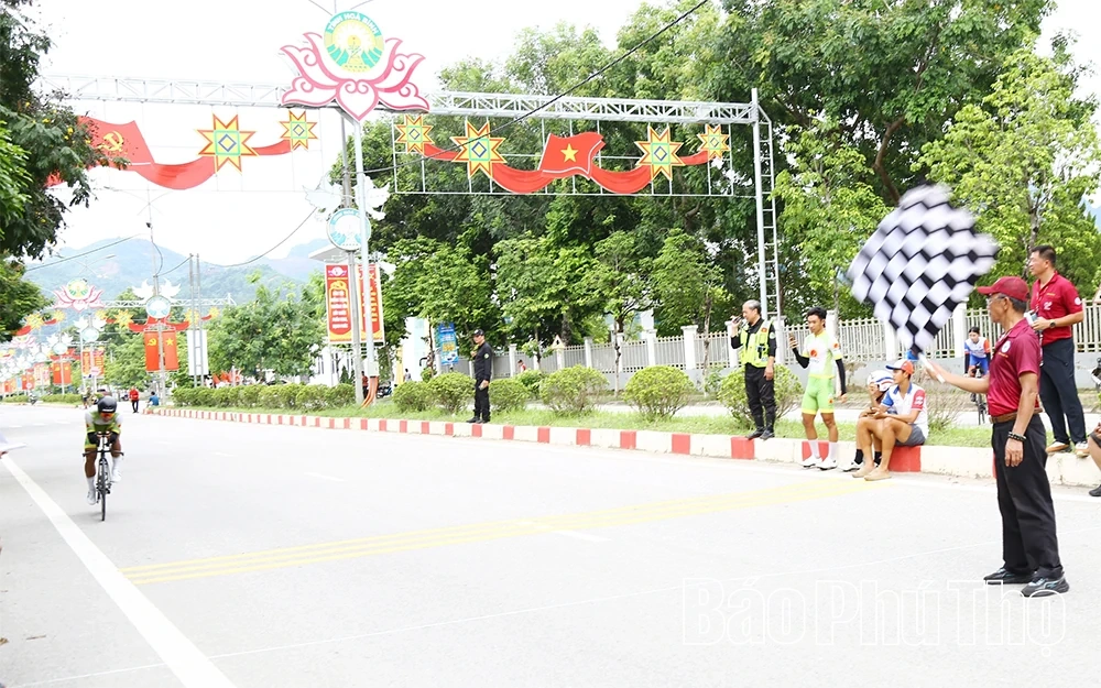 Đoàn Phú Thọ tiếp tục giành 1 Huy chương Bạc