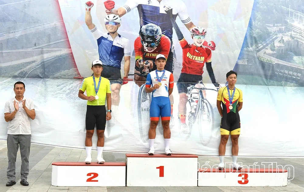 Đoàn Phú Thọ tiếp tục giành 1 Huy chương Bạc