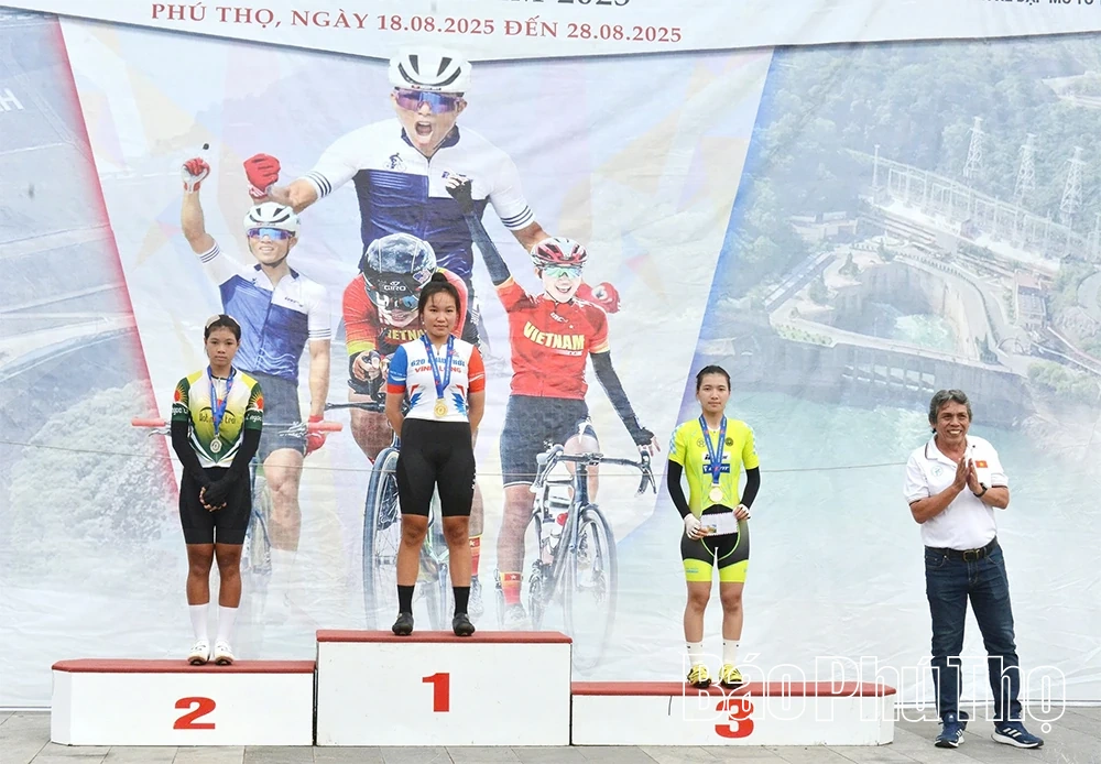 Đoàn Phú Thọ tiếp tục giành 1 Huy chương Bạc