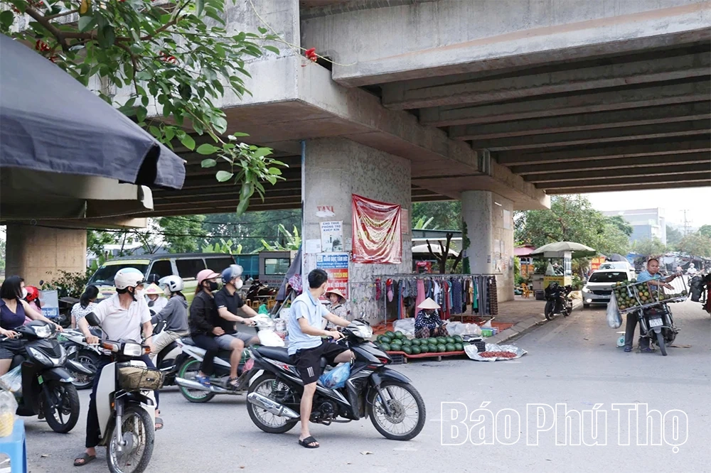 Cần sớm chấm dứt tình trạng buôn bán, kinh doanh dưới gầm cầu