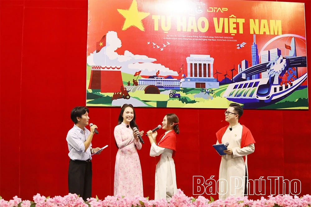 Đêm nhạc “Chuyến xe tự hào Việt Nam” tại phường Hòa Bình