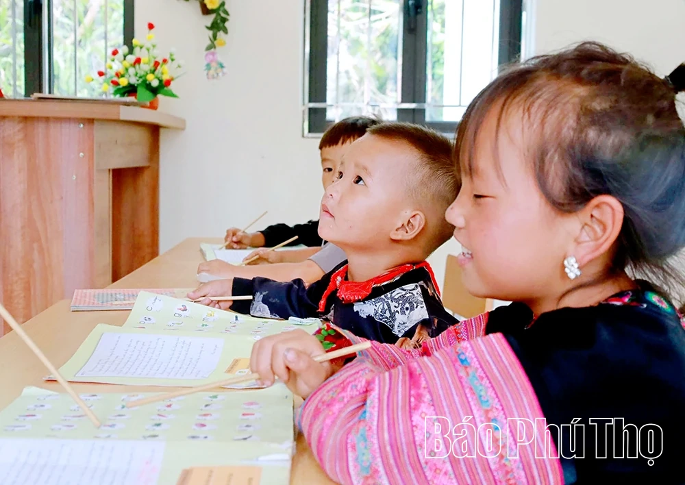 Chuyện “gieo chữ” trên non cao