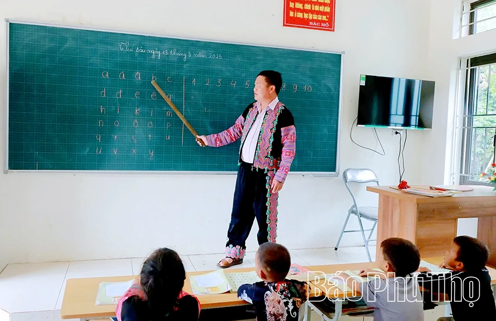 Chuyện “gieo chữ” trên non cao