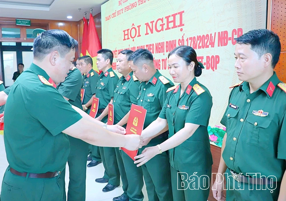 Ban Chỉ huy Phòng thủ khu vực 2 - Thống Nhất: Trao quyết định nghỉ hưu, phục viên cho 56 quân nhân