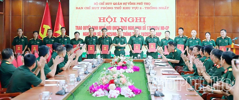 Ban Chỉ huy Phòng thủ khu vực 2 - Thống Nhất: Trao quyết định nghỉ hưu, phục viên cho 56 quân nhân