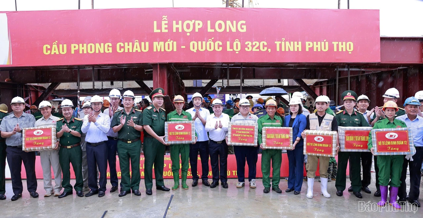 Closure of Phong Chau Bridge Arch, National Highway 32C, Phu Tho Province