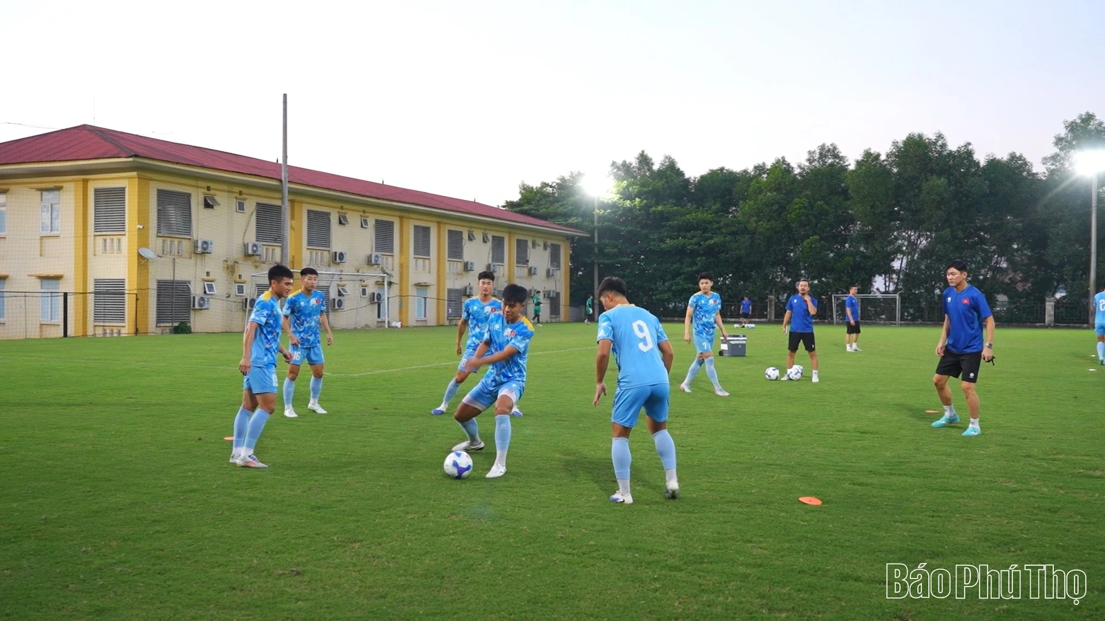 HLV Kim Sang Sik mong muốn khán giả Phú Thọ làm điểm tựa cho U23 Việt Nam