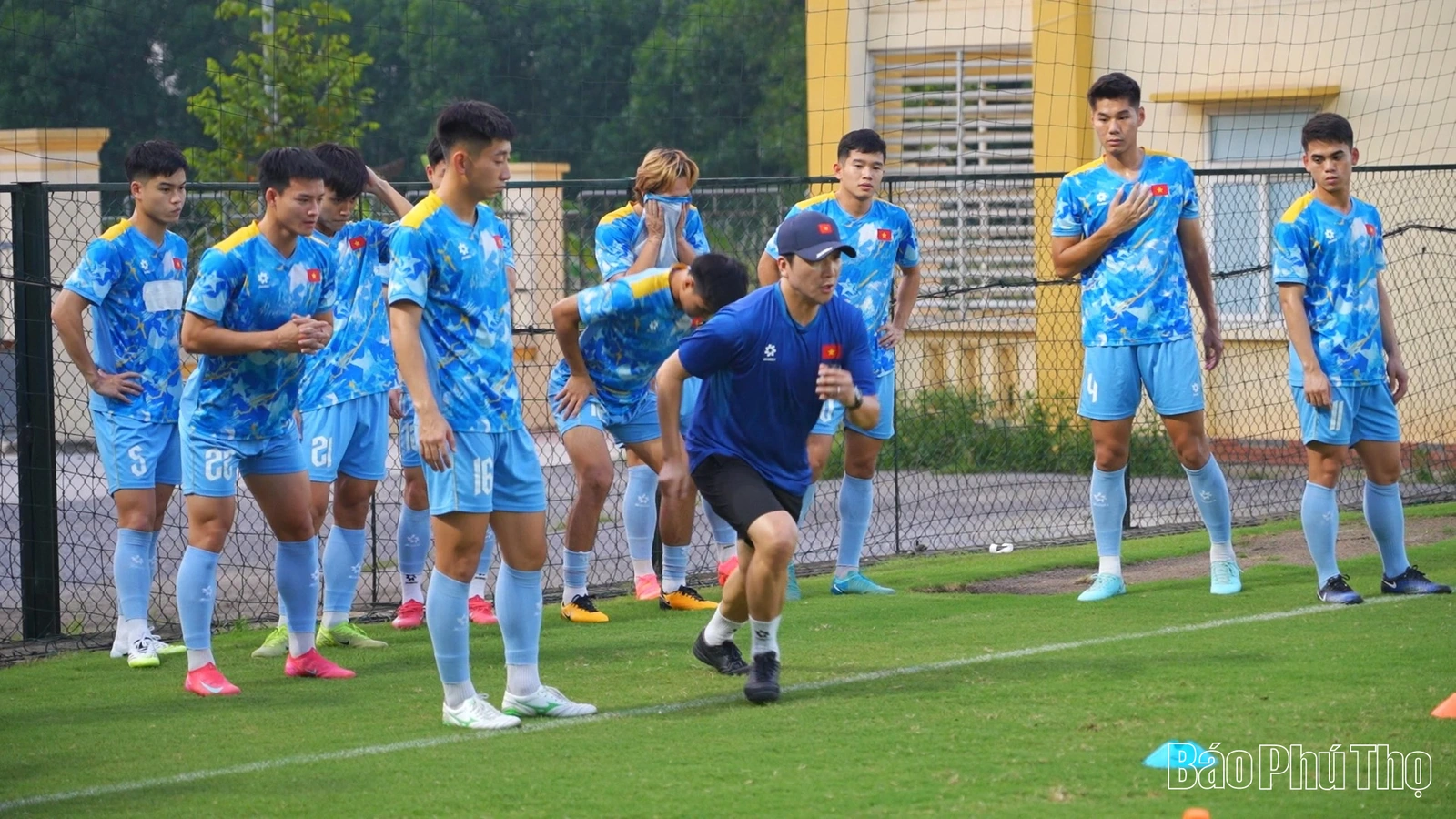 HLV Kim Sang Sik mong muốn khán giả Phú Thọ làm điểm tựa cho U23 Việt Nam