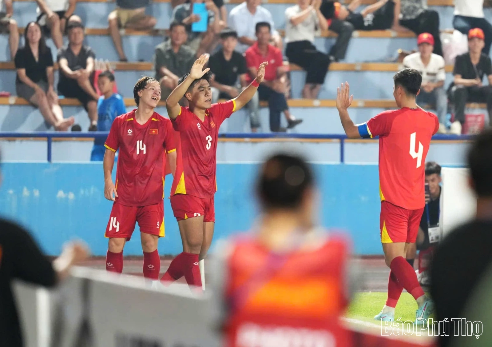 HLV Kim Sang Sik mong muốn khán giả Phú Thọ làm điểm tựa cho U23 Việt Nam