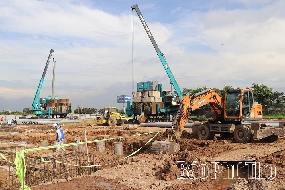 Thứ trưởng Bộ Xây dựng làm việc tại tỉnh về triển khai nhiệm vụ ngành và phát triển nhà ở xã hội