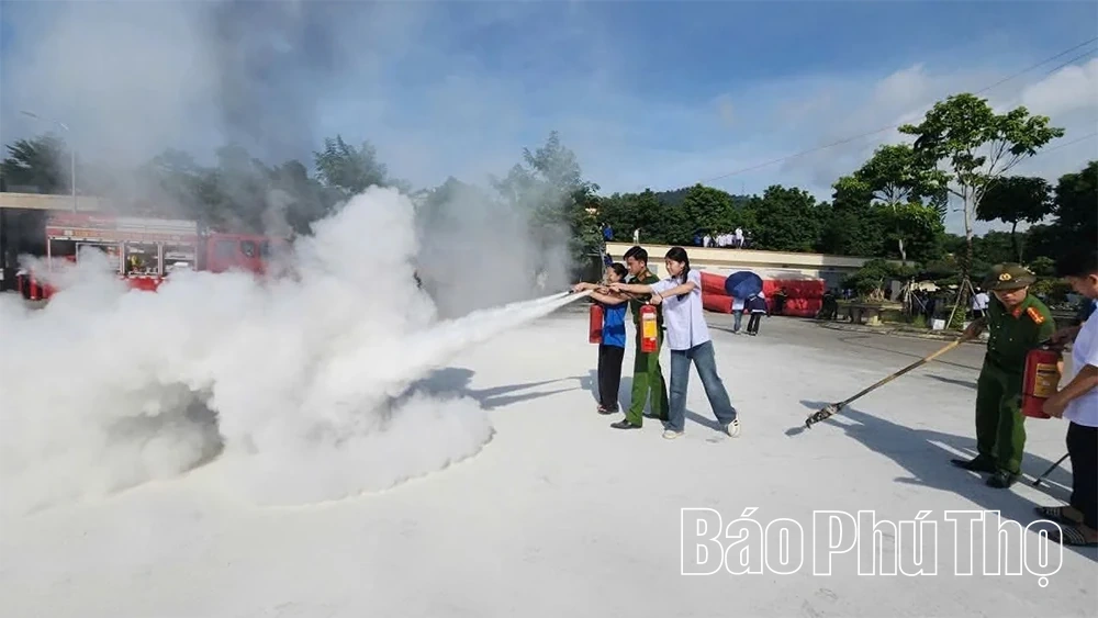 Hơn 500 người xã Lương Sơn tham gia tập huấn PCCC