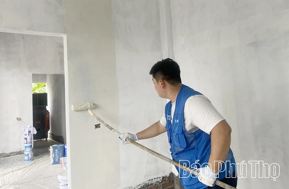 Bàn giao 4 căn nhà cho hộ nghèo từ nguồn tài trợ quốc tế