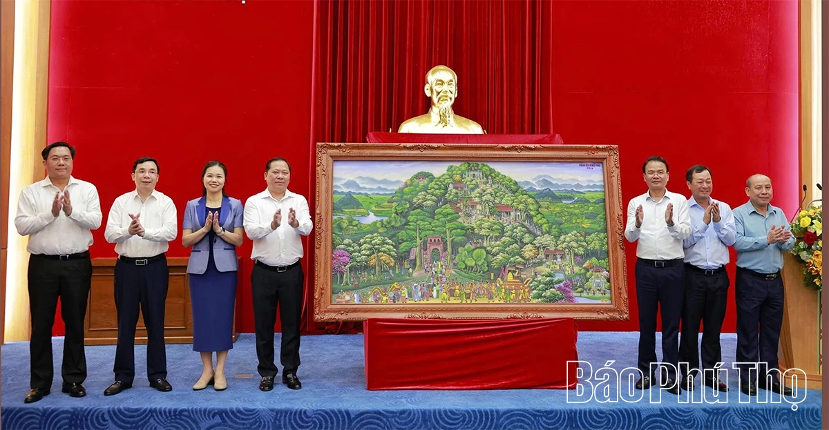 Gặp mặt, chia tay đồng chí Nguyễn Phi Long - Nguyên Phó Bí thư Thường trực Tỉnh ủy chuyển công tác