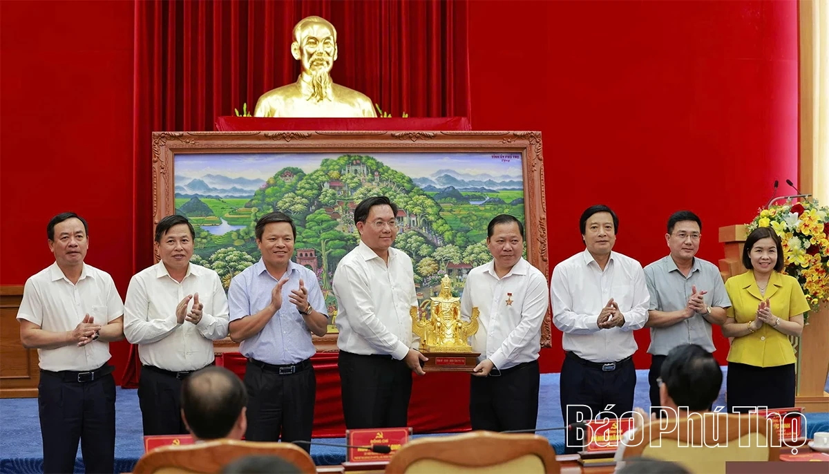 Gặp mặt, chia tay đồng chí Nguyễn Phi Long - Nguyên Phó Bí thư Thường trực Tỉnh ủy chuyển công tác