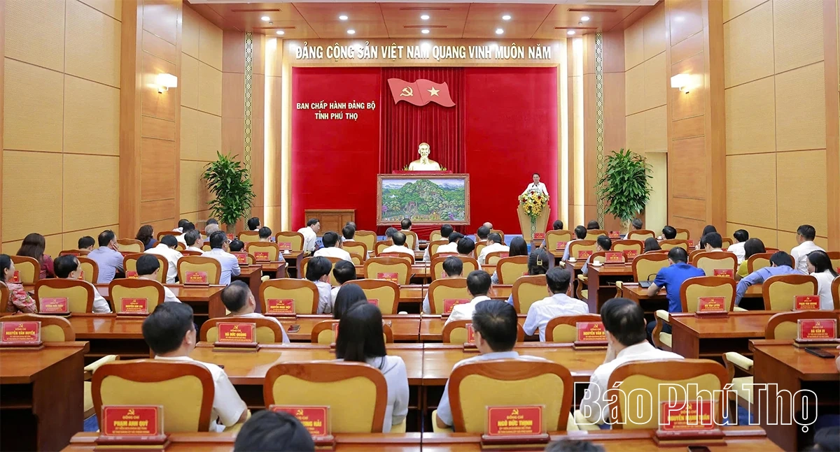 Gặp mặt, chia tay đồng chí Nguyễn Phi Long - Nguyên Phó Bí thư Thường trực Tỉnh ủy chuyển công tác