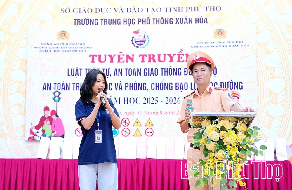 Hơn 1.200 học sinh được trang bị kiến thức pháp luật về trật tự an toàn giao thông và phòng, chống bạo lực học đường