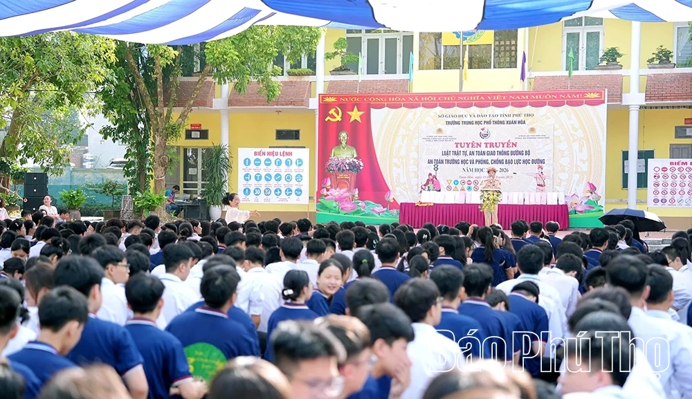 Hơn 1.200 học sinh được trang bị kiến thức pháp luật về trật tự an toàn giao thông và phòng, chống bạo lực học đường