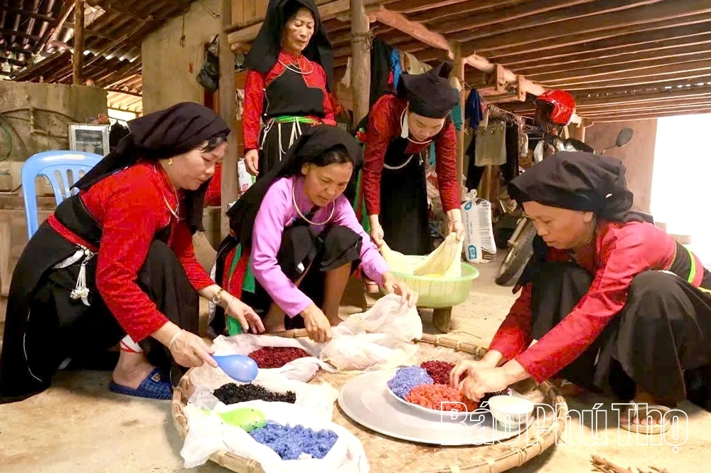 Xôi ngũ sắc - Đậm đà hương sắc núi rừng