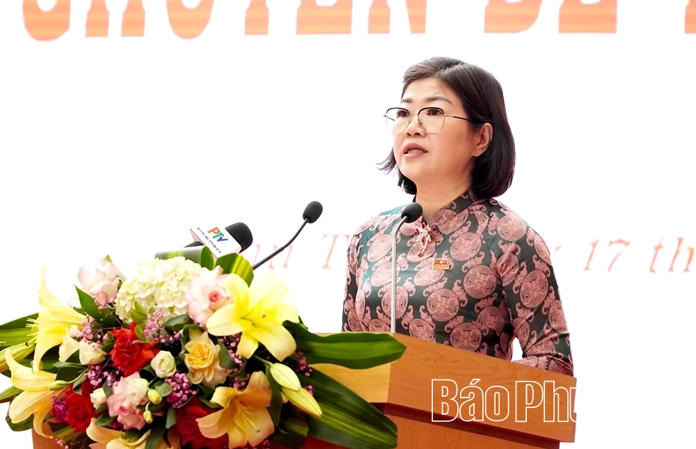 Thông qua 12 Nghị quyết quan trọng