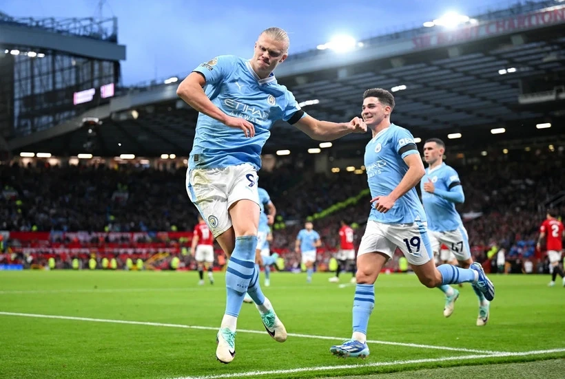 Premier League: Liverpool trở lại ngôi đầu, Man City đánh bại M.U
