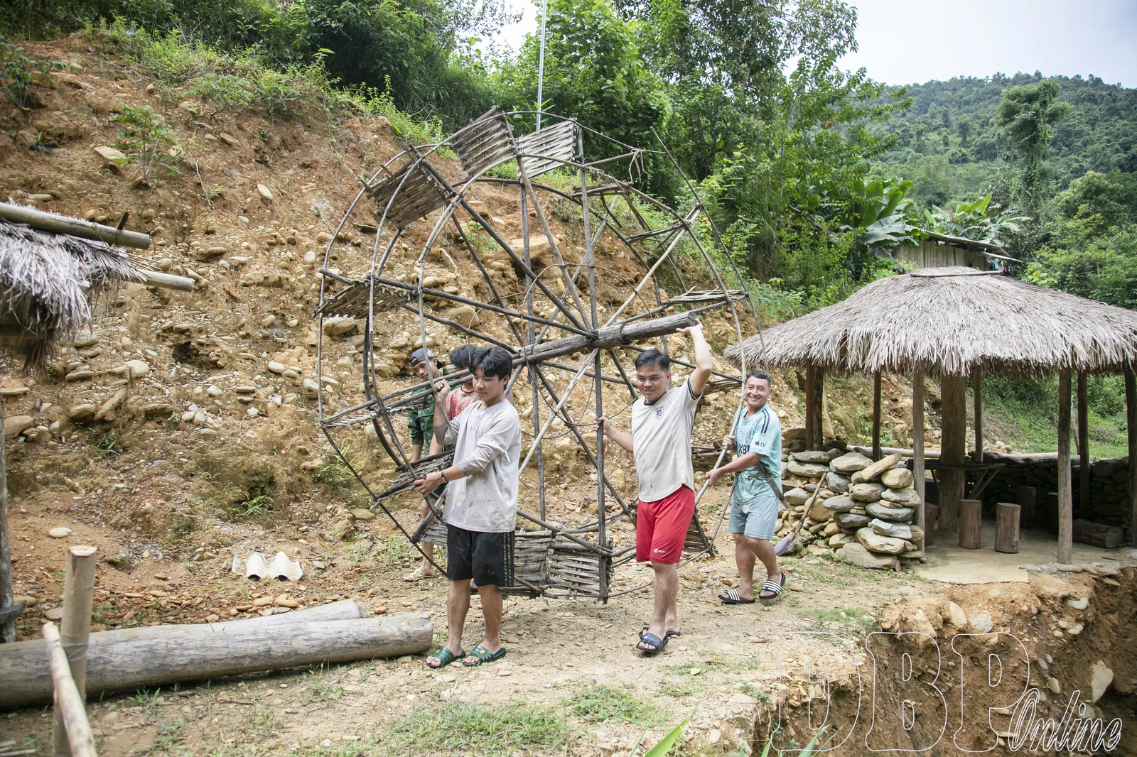 Huổi Nhả làm du lịch