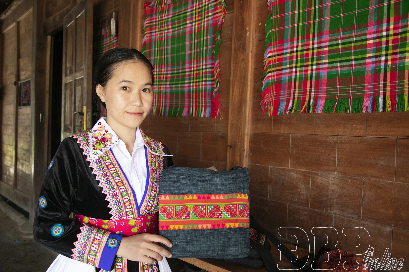 Huổi Nhả làm du lịch