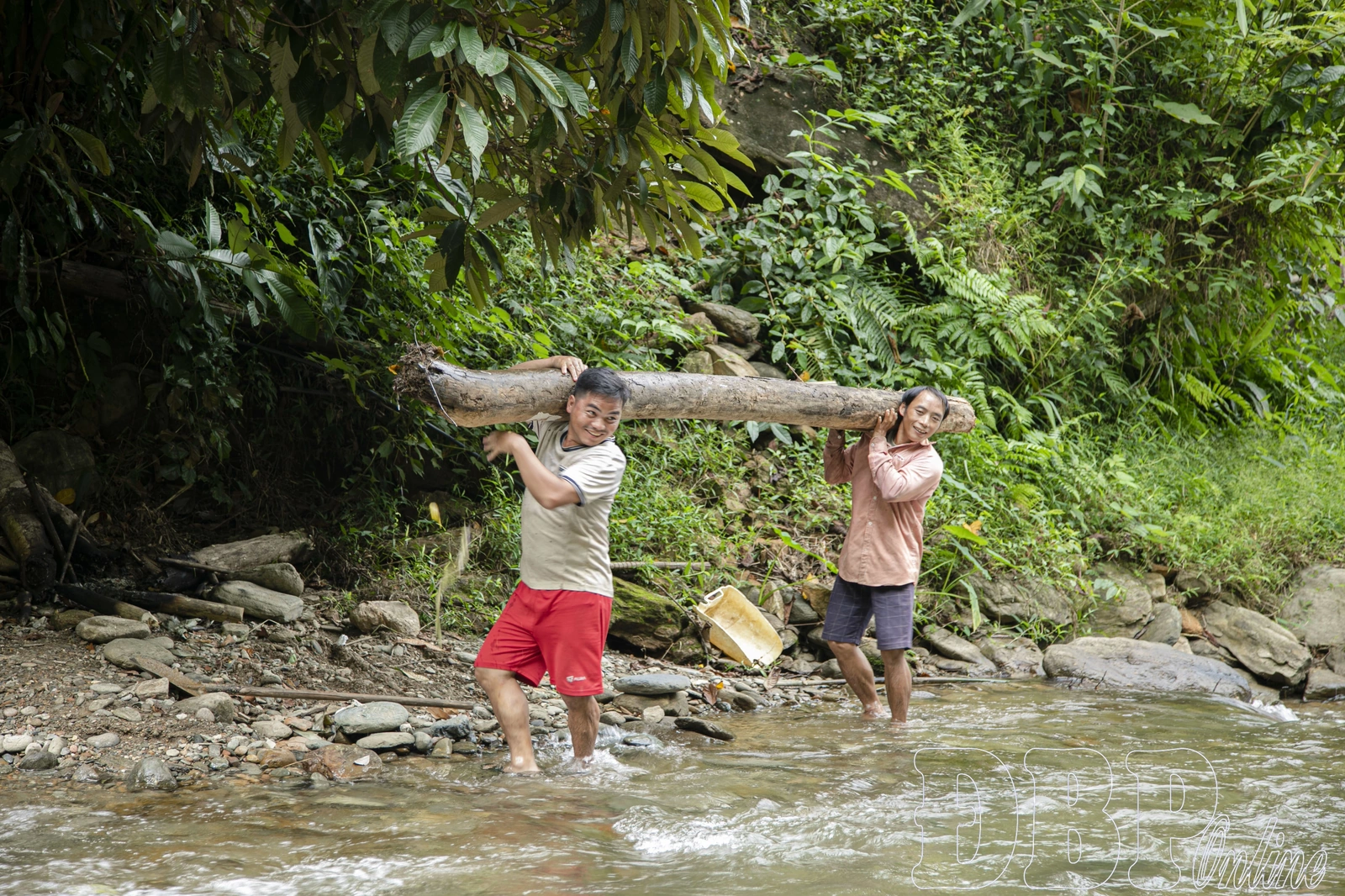 Huổi Nhả làm du lịch