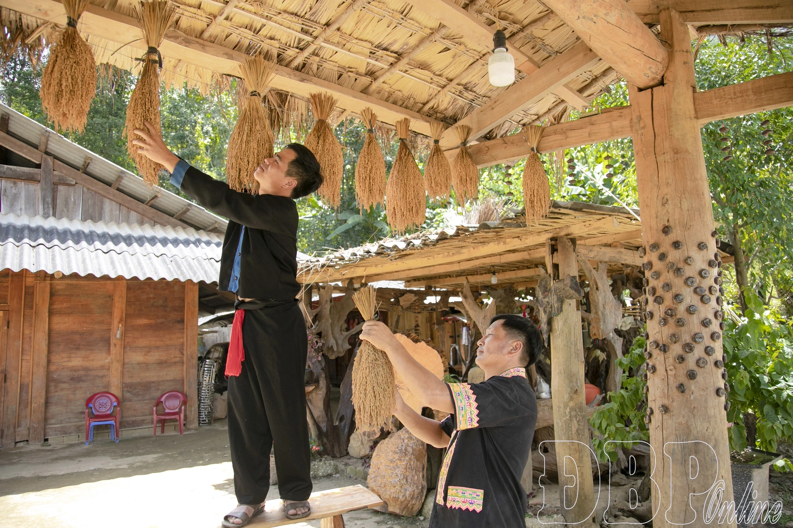 Huổi Nhả làm du lịch