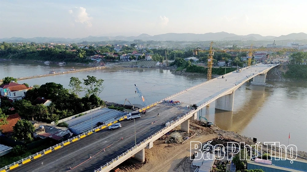 “Đếm ngược” về ngày thông xe cầu Phong Châu