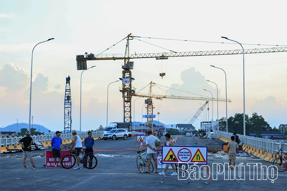 “Đếm ngược” về ngày thông xe cầu Phong Châu