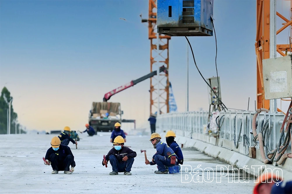 “Đếm ngược” về ngày thông xe cầu Phong Châu