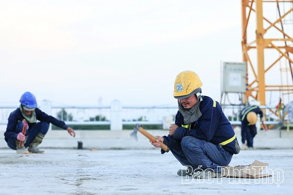 “Đếm ngược” về ngày thông xe cầu Phong Châu