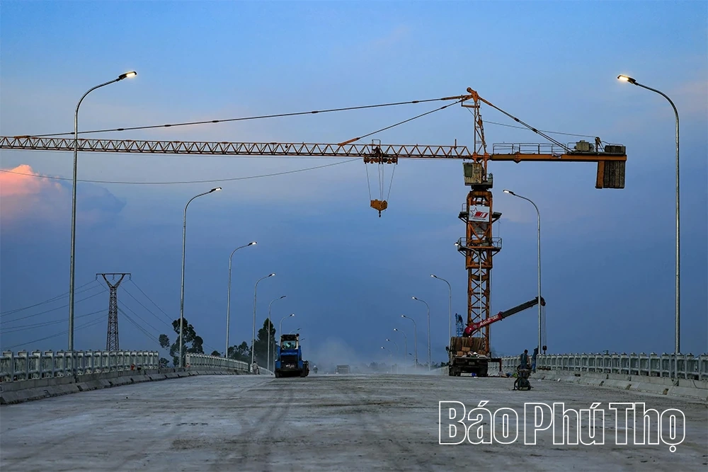 “Đếm ngược” về ngày thông xe cầu Phong Châu