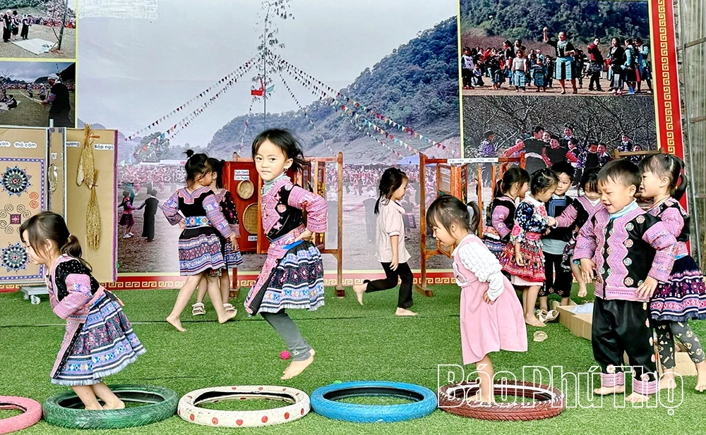 Trường Mầm non xã Pà Cò xoá bỏ rào cản ngôn ngữ cho trẻ em dân tộc Mông