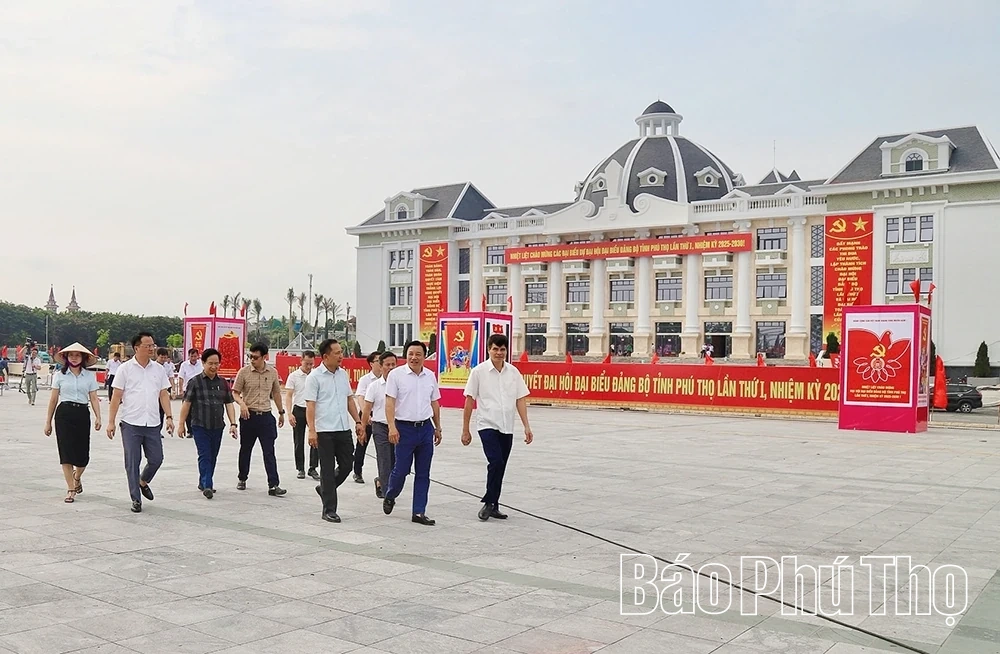 Phó Chủ tịch UBND tỉnh Nguyễn Huy Ngọc kiểm tra địa điểm tổ chức Đại hội đại biểu Đảng bộ tỉnh Phú Thọ lần thứ I