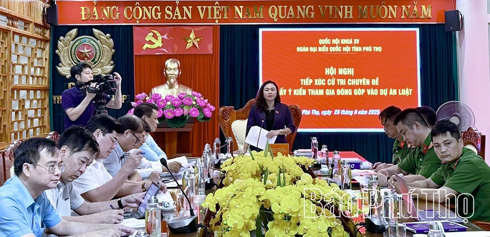 Hội nghị tiếp xúc cử tri chuyên đề và lấy ý kiến tham gia đóng góp vào dự án luật