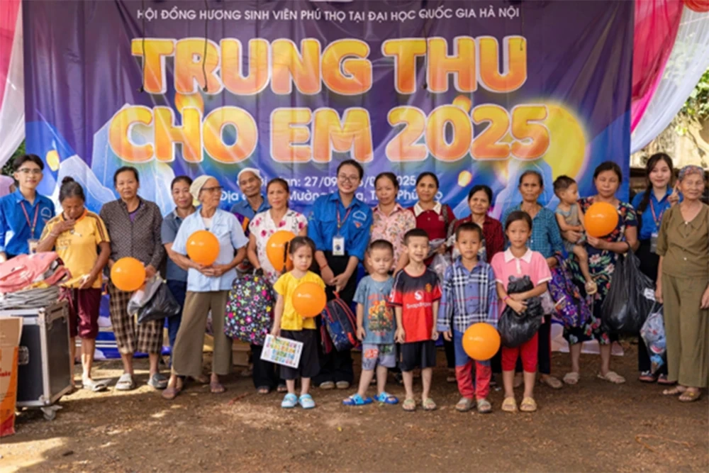 Mang Trung thu ấm áp đến Mường Vang