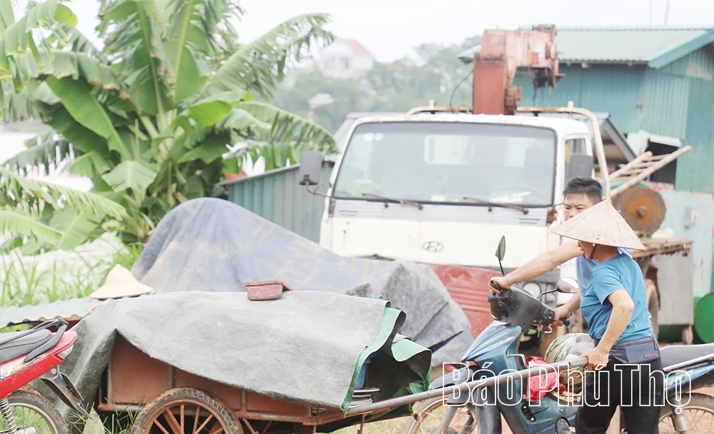 Nước sông Lô lên cao, nhiều tài sản của người dân và doanh nghiệp ngập sâu