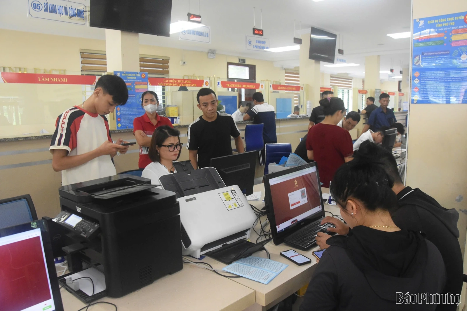 Tháo gỡ khó khăn, vướng mắc trong giải quyết thủ tục hành chính tại cấp xã