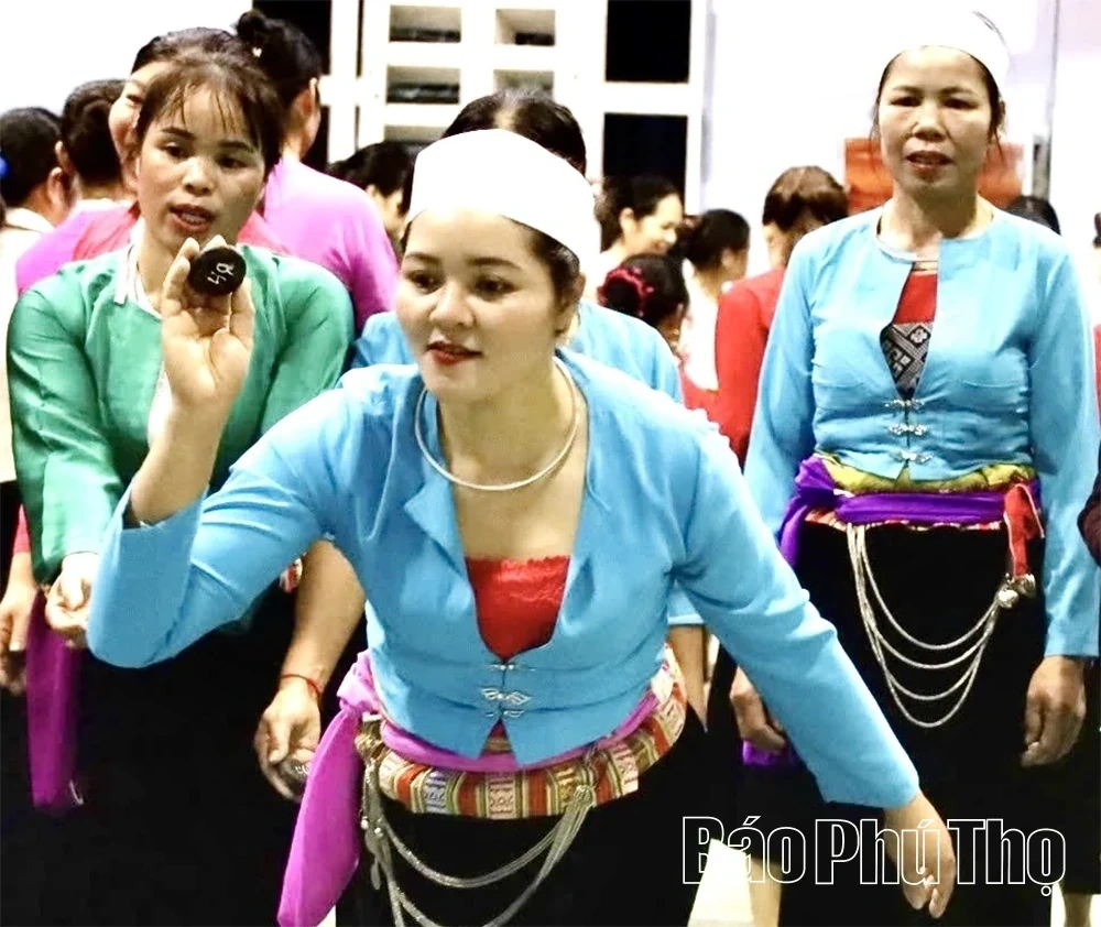 Promoting the Beauty of Traditional Folk Games in the Muong Vang Community