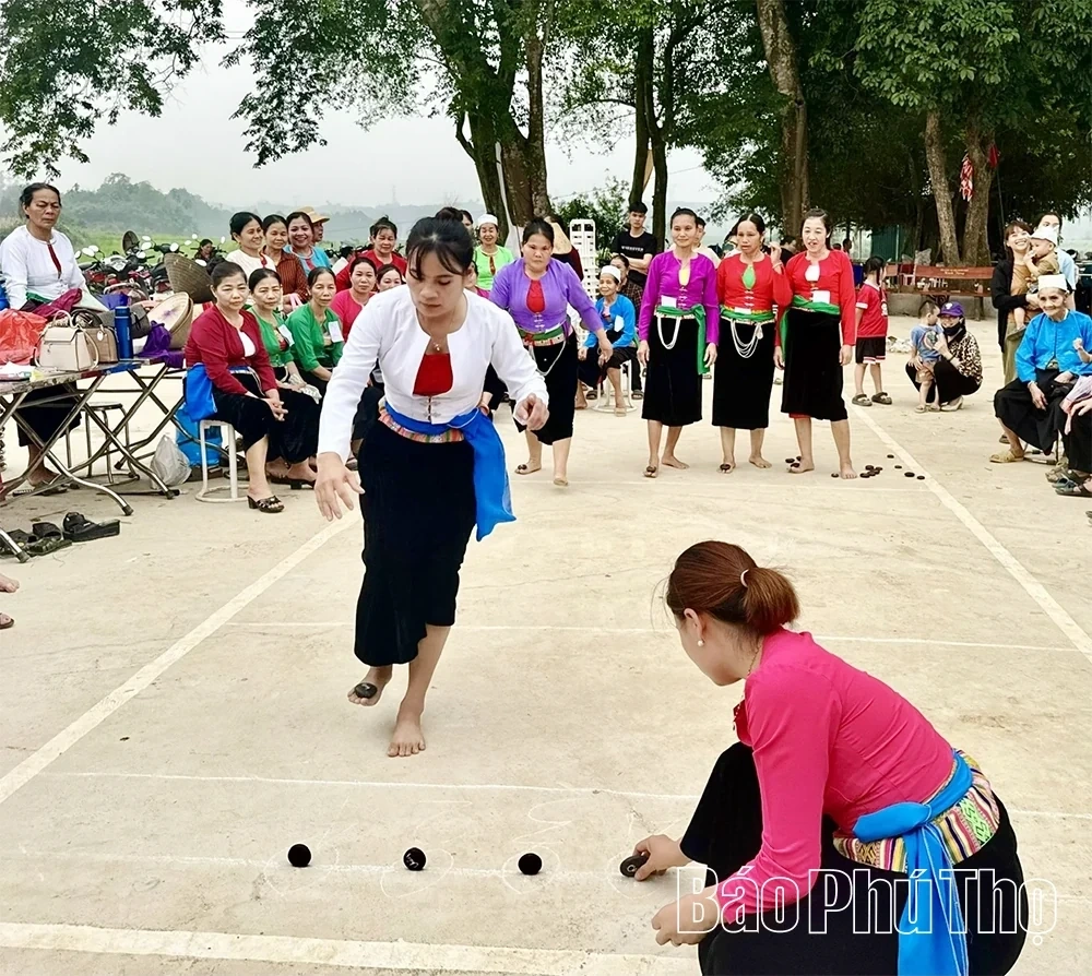 Promoting the Beauty of Traditional Folk Games in the Muong Vang Community
