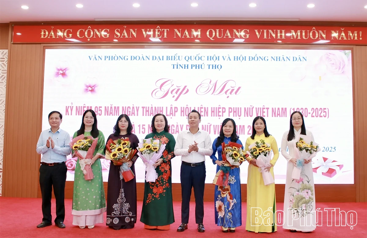 Văn phòng Đoàn ĐBQH&HĐND tỉnh tổ chức gặp mặt nhân ngày Phụ nữ Việt Nam 20/10