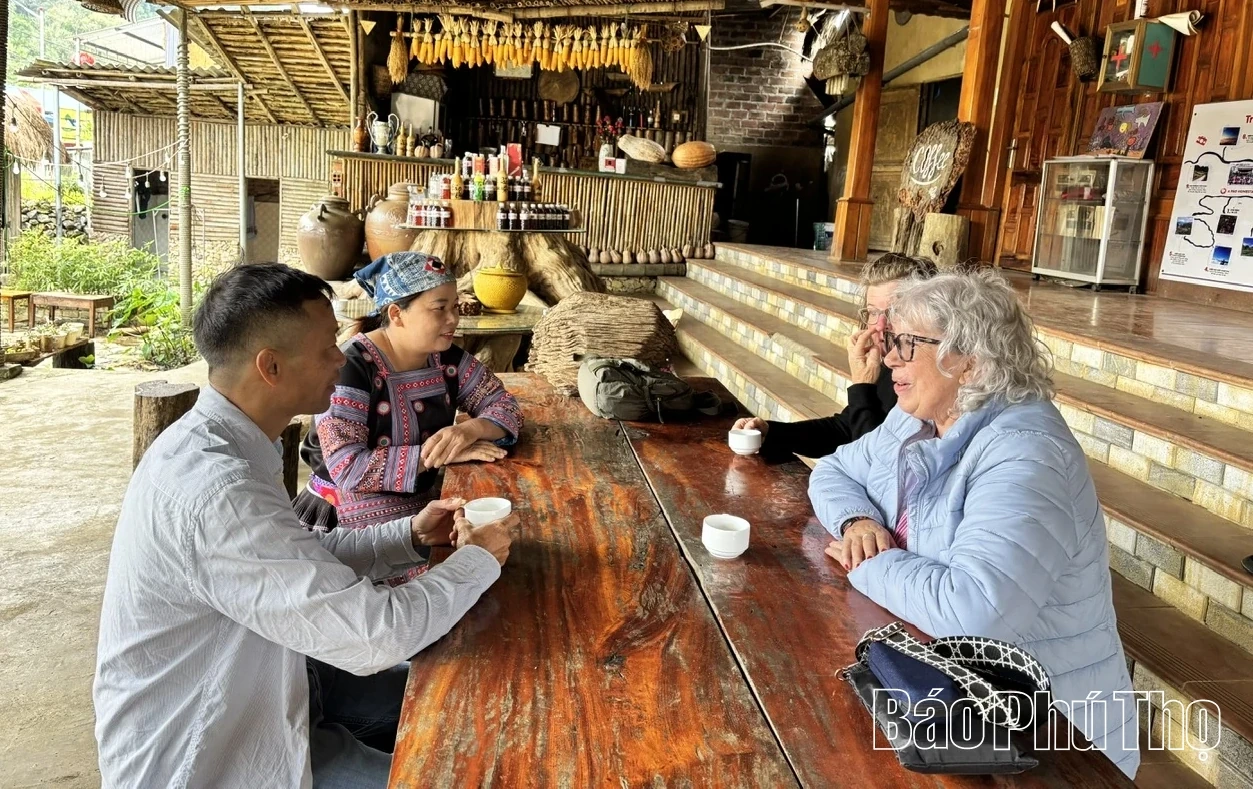 Khi người Mông giữ rừng làm du lịch