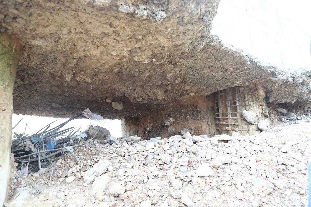 Phó Chủ tịch UBND tỉnh Nguyễn Huy Ngọc kiểm tra sự cố tại cầu Sông Lô