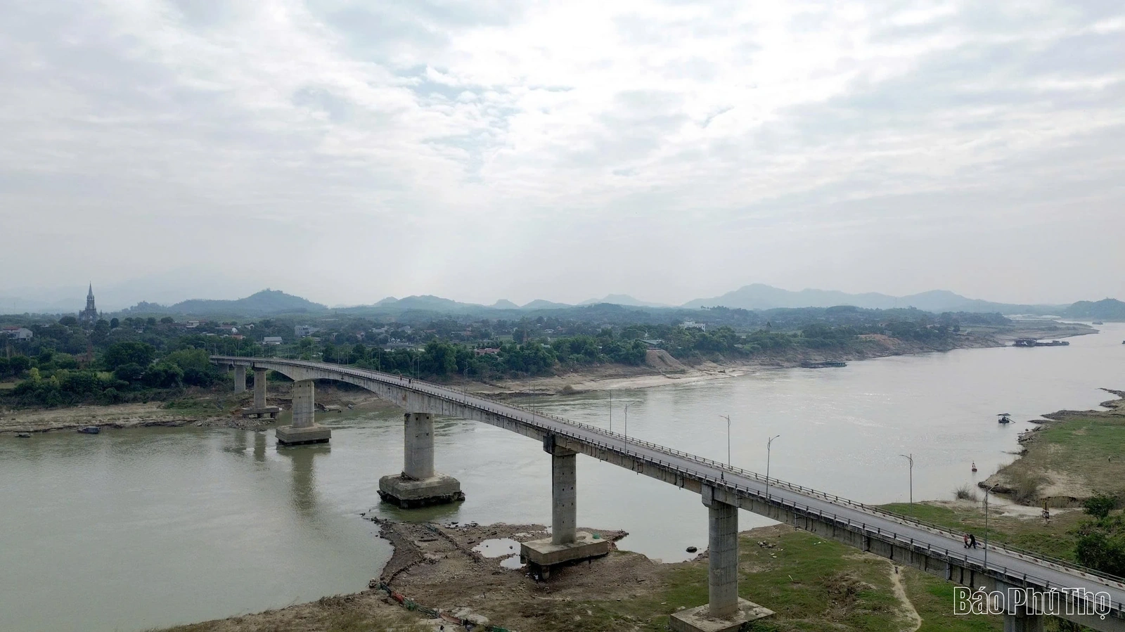 Cận cảnh sự cố hư hỏng trụ cầu sông Lô