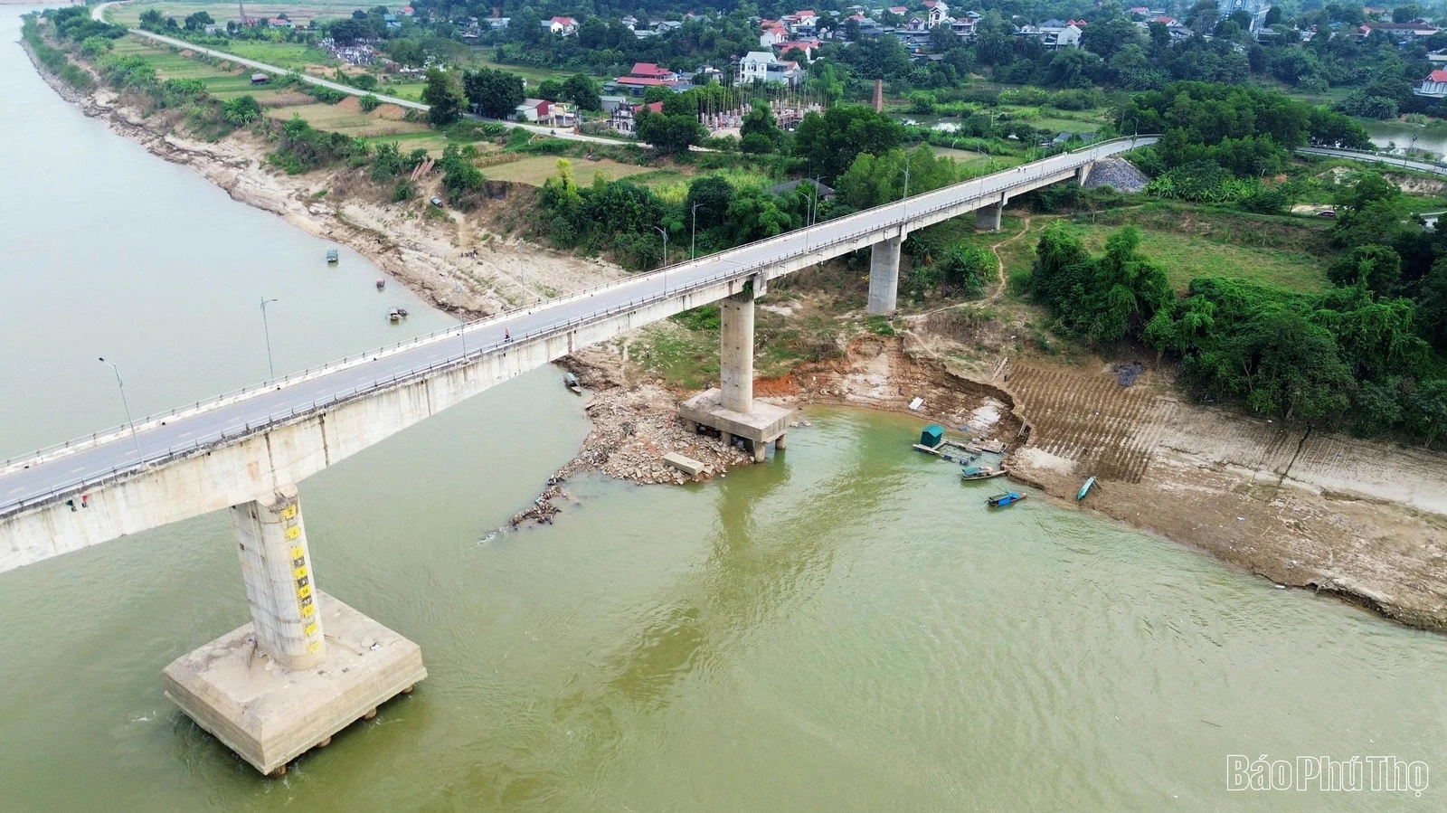 Cận cảnh sự cố hư hỏng trụ cầu sông Lô