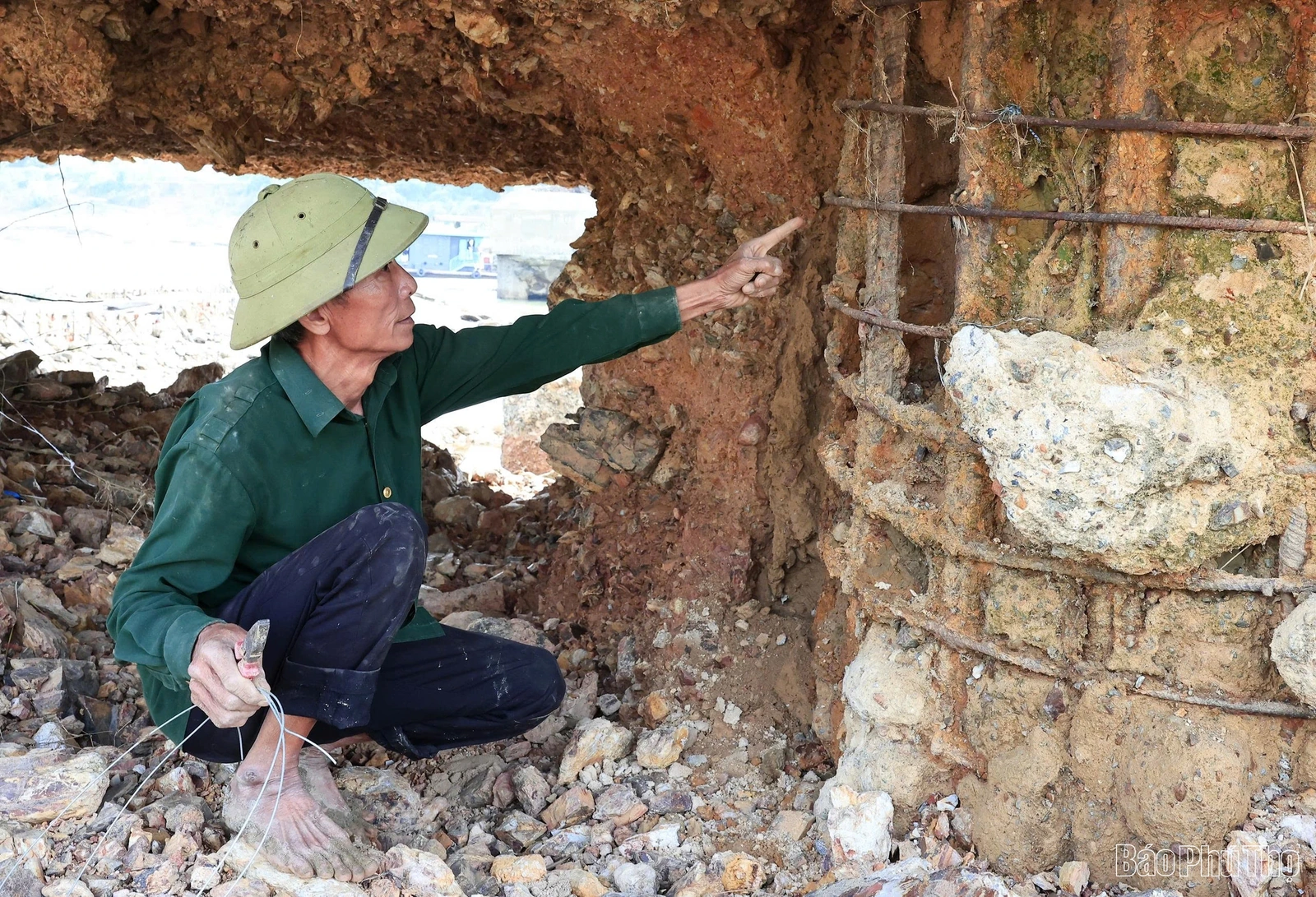 Cận cảnh sự cố hư hỏng trụ cầu sông Lô