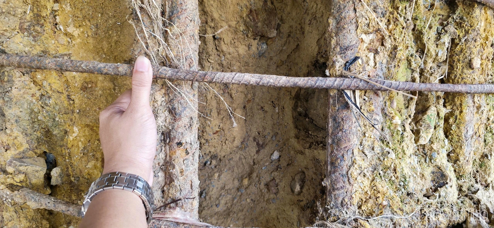 Cận cảnh sự cố hư hỏng trụ cầu sông Lô