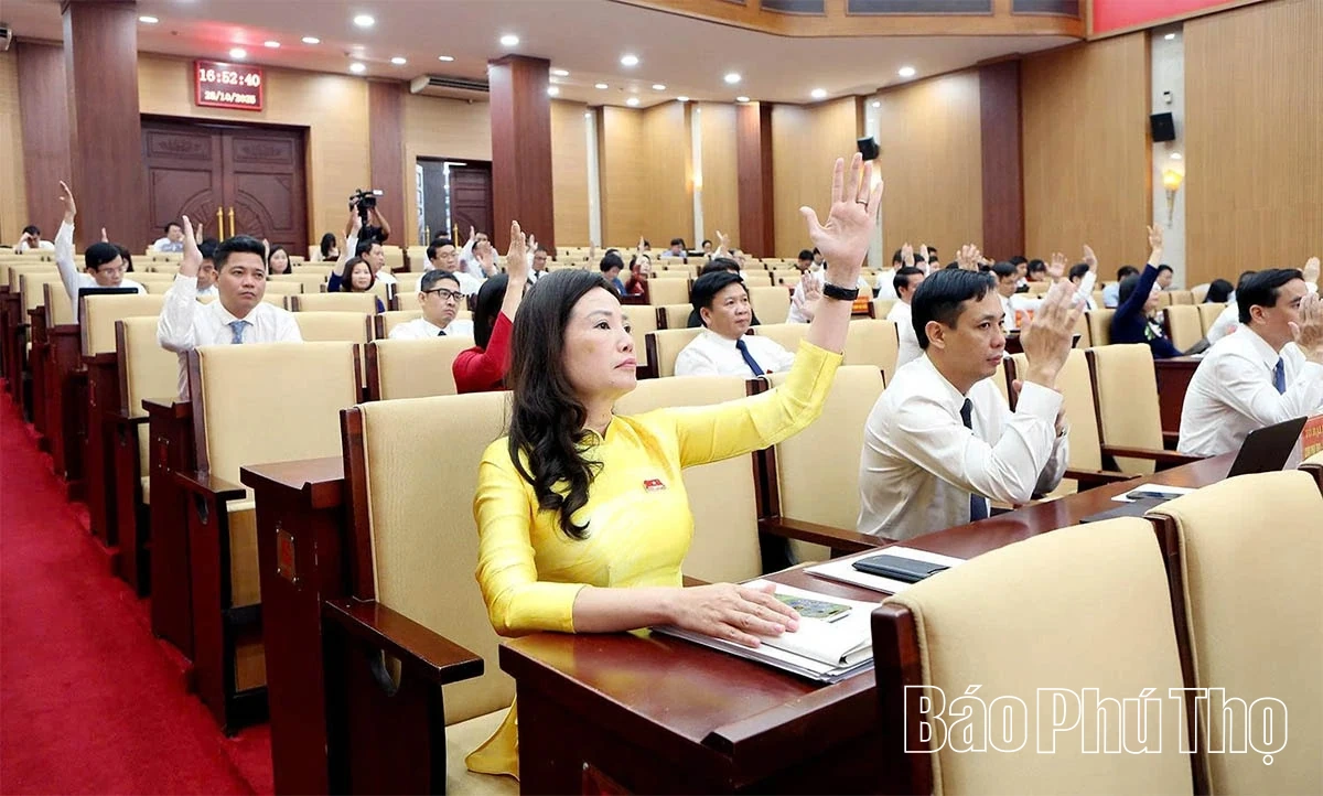 Kỳ họp chuyên đề thứ Ba - HĐND tỉnh khóa XIX: Thảo luận và thông qua 28 nghị quyết